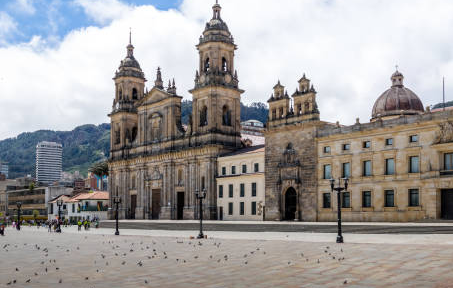 Wisata Colombia: Keindahan Plaza Bolívar, Bogotá
