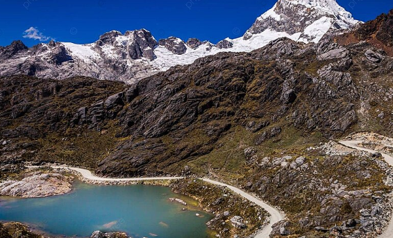 Wisata Peru: Keindahan Llanganuco Lakes, Ancash